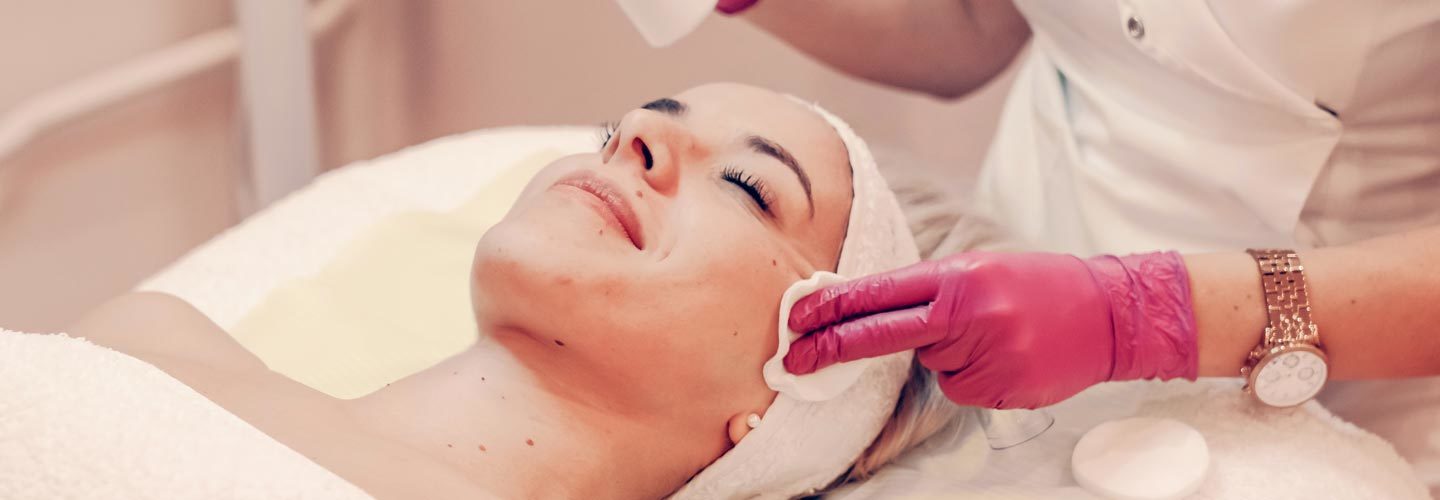 FacialsCosmeticLaser_1059581108
